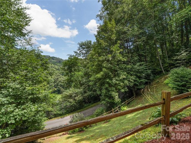 39 Maplewood Drive, Maggie Valley, NC 28751