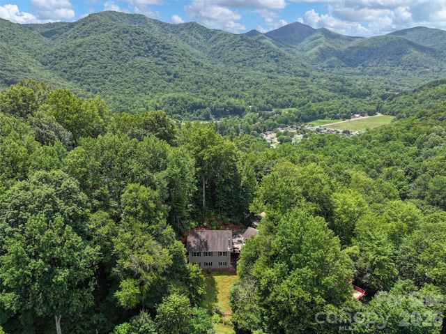 39 Maplewood Drive, Maggie Valley, NC 28751