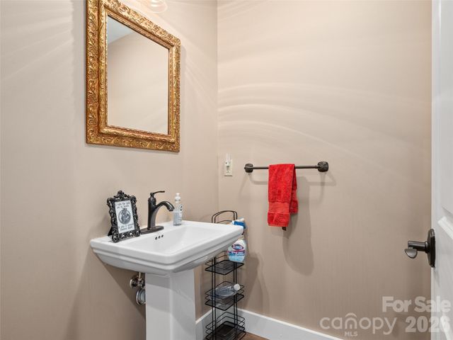 39 Maplewood Drive, Maggie Valley, NC 28751