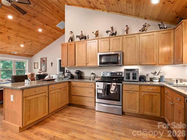 39 Maplewood Drive, Maggie Valley, NC 28751