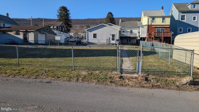 210 E SPRUCE ST, Williamstown, PA 17098