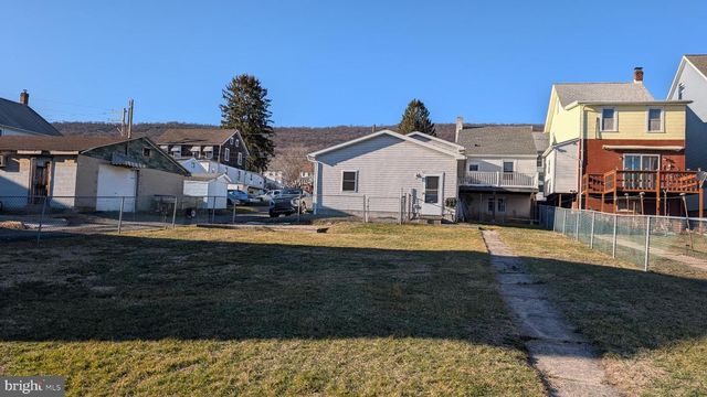 210 E SPRUCE ST, Williamstown, PA 17098