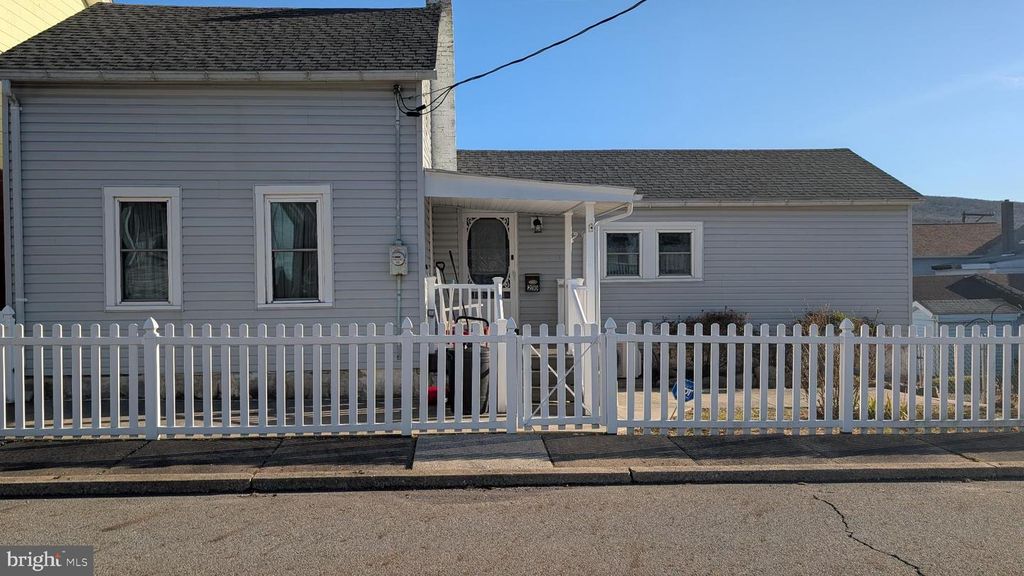 210 E SPRUCE ST, Williamstown, PA 17098