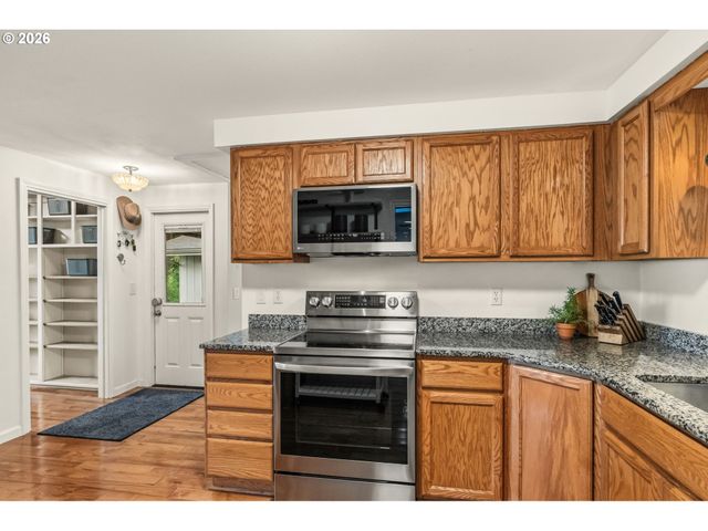 88100 TIKI Ln, Springfield, OR 97478