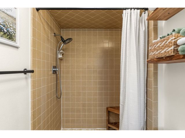 88100 TIKI Ln, Springfield, OR 97478