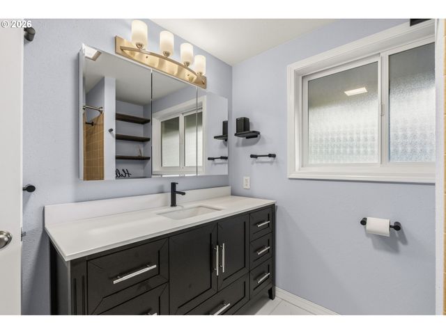 88100 TIKI Ln, Springfield, OR 97478