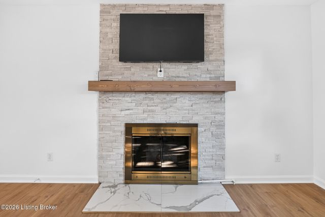 300 Marengo Dr, Louisville, KY 40243