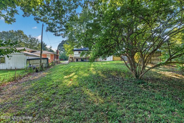 300 Marengo Dr, Louisville, KY 40243