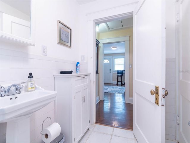 103 E MOHAWK AVENUE B, Tampa, FL 33604