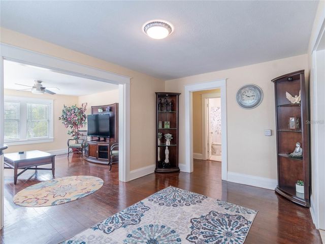 103 E MOHAWK AVENUE B, Tampa, FL 33604