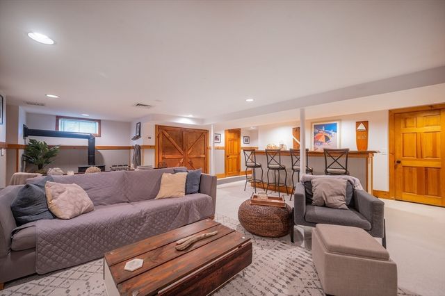 42 Kensington Rd, Weymouth, MA 02188