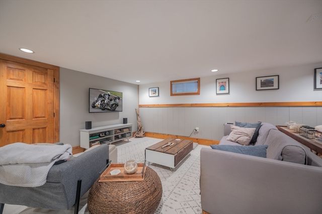 42 Kensington Rd, Weymouth, MA 02188