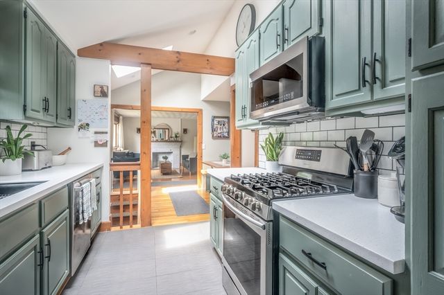 42 Kensington Rd, Weymouth, MA 02188