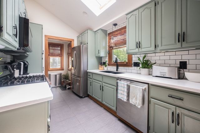42 Kensington Rd, Weymouth, MA 02188