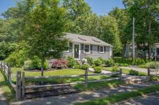 42 Kensington Rd, Weymouth, MA 02188