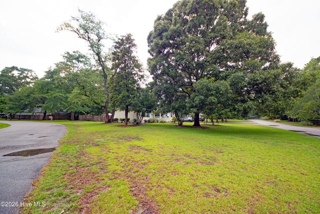 21 Warwick Court, Hampstead, NC 28443
