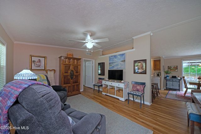 21 Warwick Court, Hampstead, NC 28443