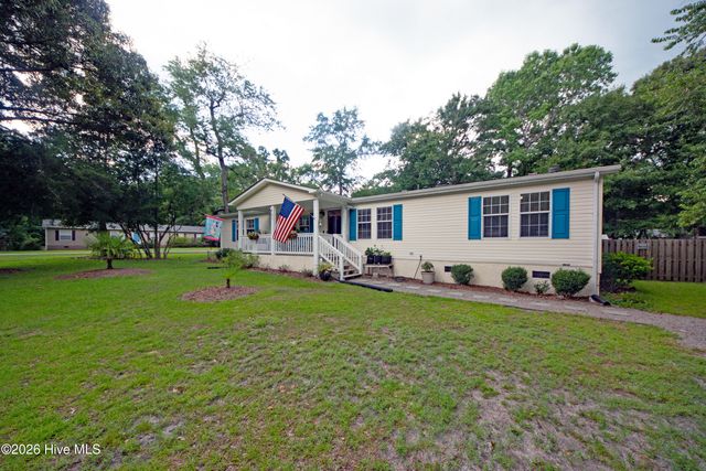 21 Warwick Court, Hampstead, NC 28443