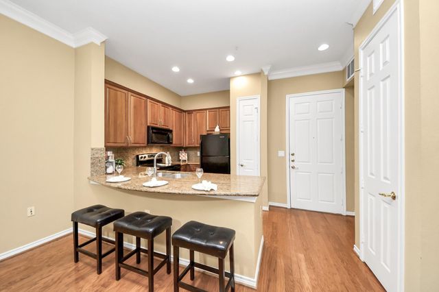 2400 Mccue Road 118, Houston, TX 77056