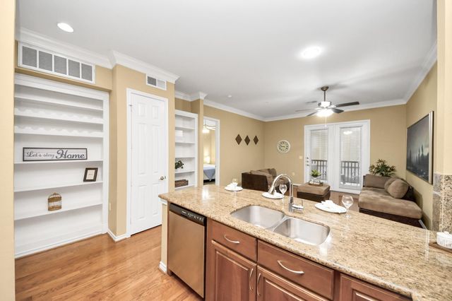 2400 Mccue Road 118, Houston, TX 77056