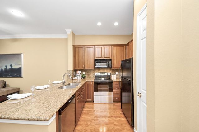 2400 Mccue Road 118, Houston, TX 77056