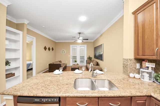 2400 Mccue Road 118, Houston, TX 77056
