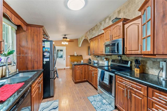 1442 NW 20th St, Homestead, FL 33030