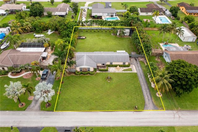 1442 NW 20th St, Homestead, FL 33030