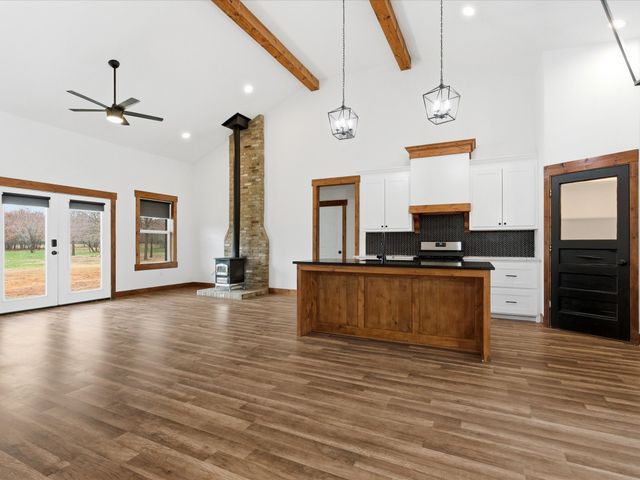 7601 Zion Hill Road, Poolville, TX 76487