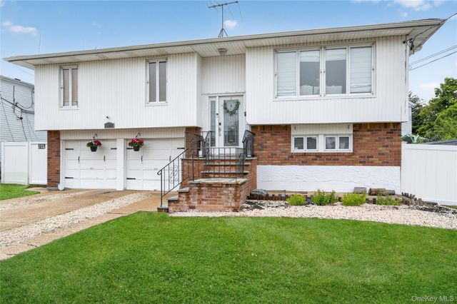 103 Motor Avenue, Farmingdale, NY 11735