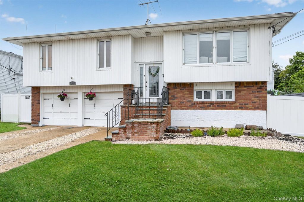 103 Motor Avenue, Farmingdale, NY 11735 — photo 2