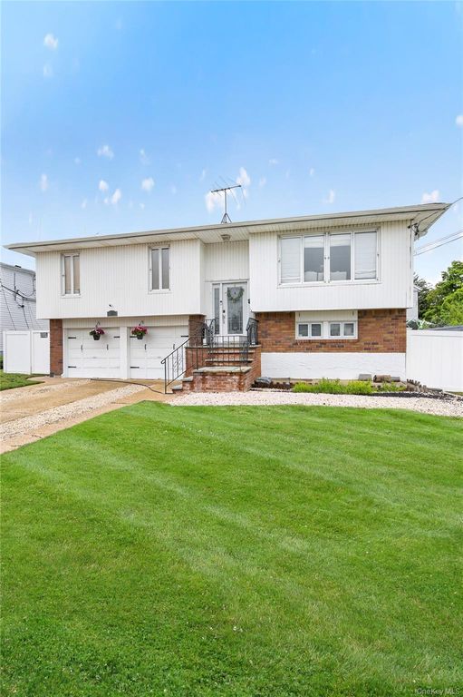 103 Motor Avenue, Farmingdale, NY 11735 — photo 5