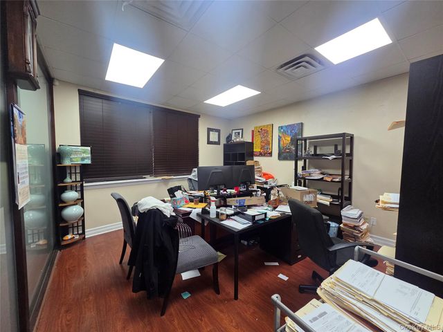 163-07 Depot Rd 101, Flushing, NY 11358