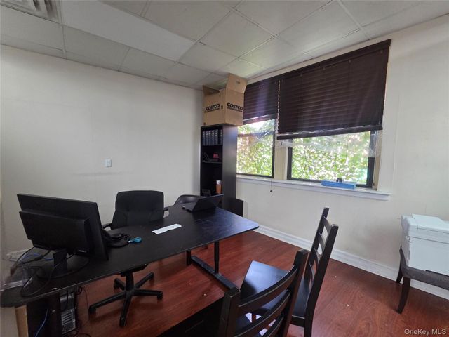 163-07 Depot Rd 101, Flushing, NY 11358