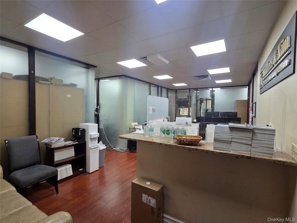 163-07 Depot Rd 101, Flushing, NY 11358 — photo 2