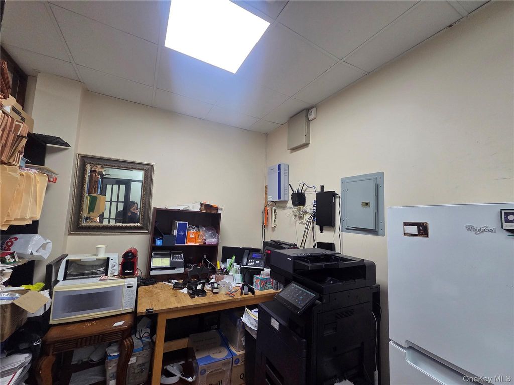 163-07 Depot Rd 101, Flushing, NY 11358 — photo 4