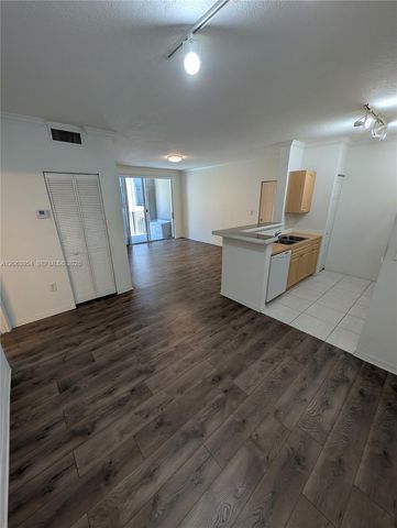 6831 SW 44th Street 203, Miami, FL 33155