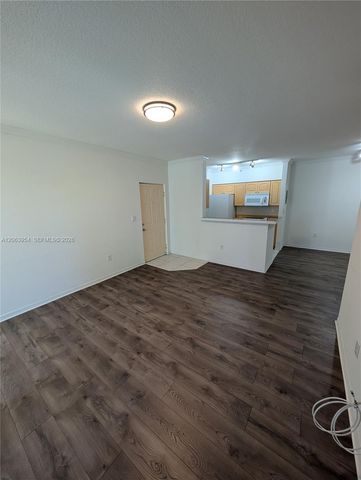 6831 SW 44th Street 203, Miami, FL 33155