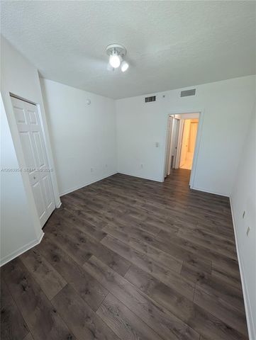 6831 SW 44th Street 203, Miami, FL 33155