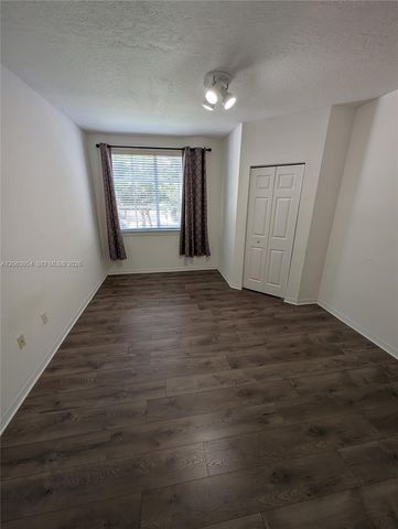 6831 SW 44th Street 203, Miami, FL 33155