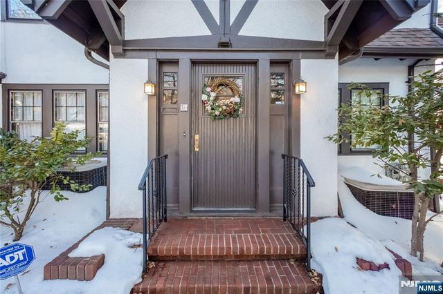 20 Paulin Boulevard, Leonia, NJ 07605