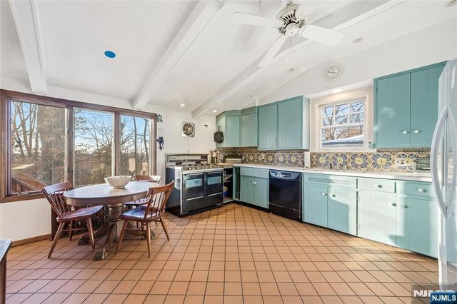 20 Paulin Boulevard, Leonia, NJ 07605