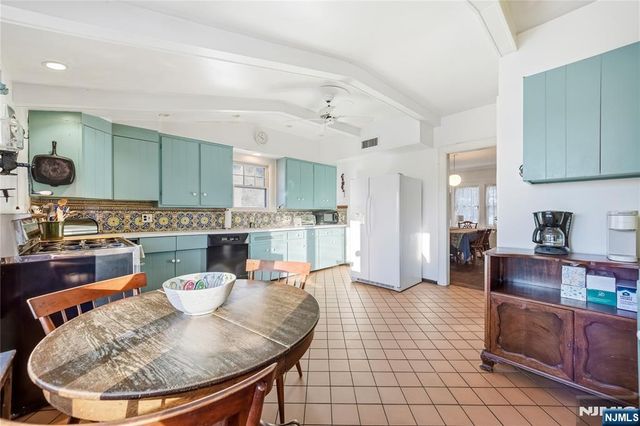 20 Paulin Boulevard, Leonia, NJ 07605