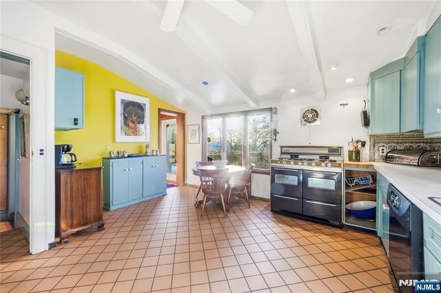 20 Paulin Boulevard, Leonia, NJ 07605