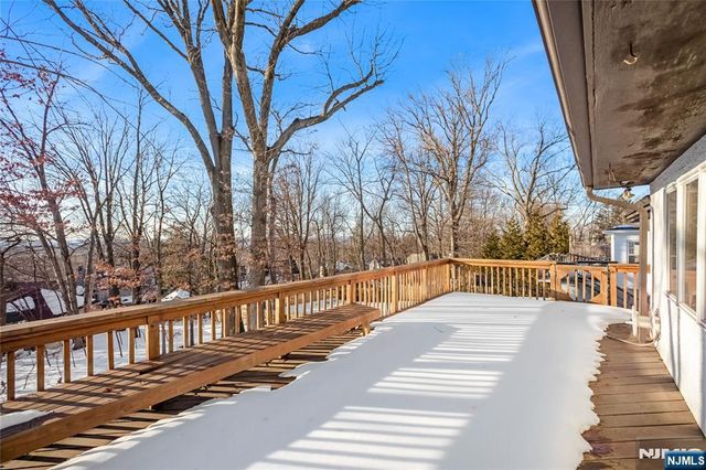 20 Paulin Boulevard, Leonia, NJ 07605