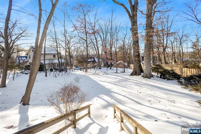 20 Paulin Boulevard, Leonia, NJ 07605