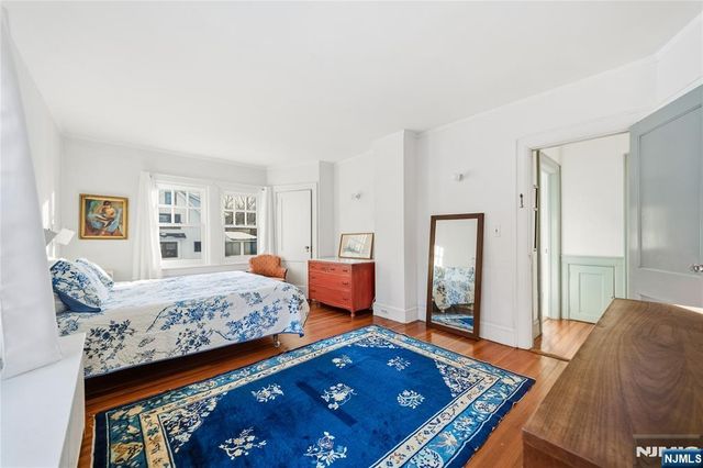 20 Paulin Boulevard, Leonia, NJ 07605