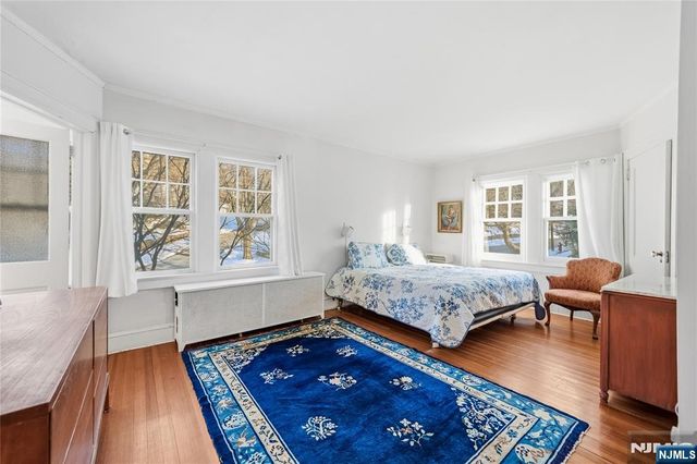 20 Paulin Boulevard, Leonia, NJ 07605