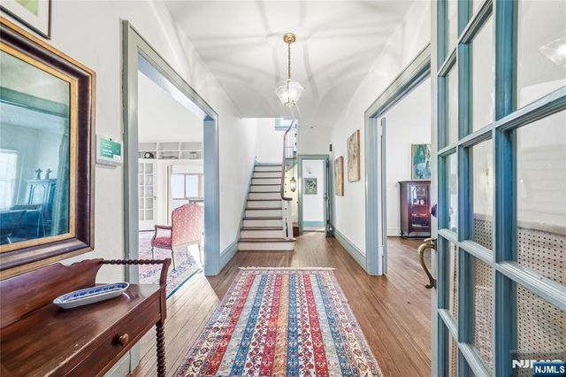 20 Paulin Boulevard, Leonia, NJ 07605