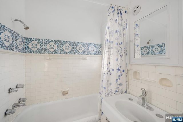 20 Paulin Boulevard, Leonia, NJ 07605